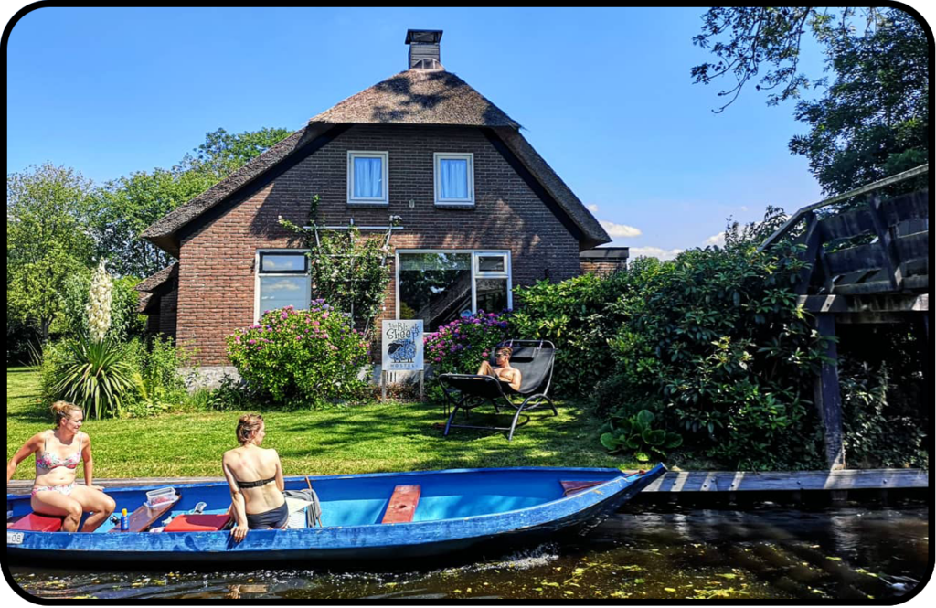 Welcome 3 - The Black Sheep Hostel Giethoorn