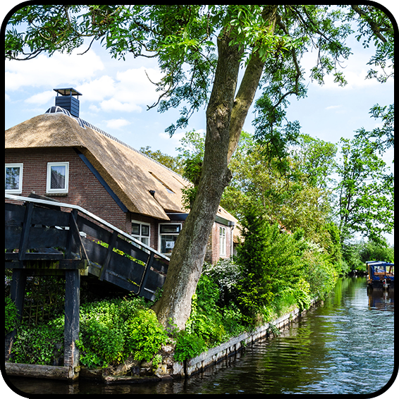 Hostel by canal in Giethoorn