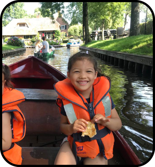 Family Activity Giethoorn Boating